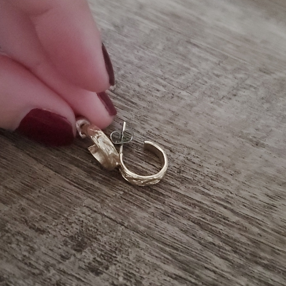 Yellow gold hoop earrings